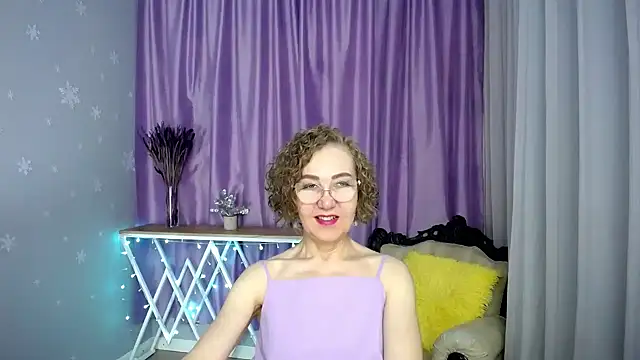 Snapshot of queen_a_n_i chatting on May 17, 2026, 9:49 am queen a n i online show from May 17, 2026, 9:49 am