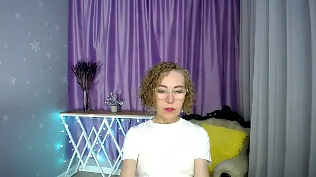 Snapshot of queen_a_n_i chatting on May 24, 2026, 7:35 am queen a n i online show from May 24, 2026, 7:35 am