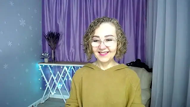 Snapshot of queen_a_n_i chatting on June 10, 2026, 8:35 am queen a n i online show from June 10, 2026, 8:35 am
