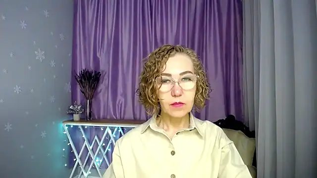 Snapshot of queen_a_n_i chatting on June 15, 2026, 4:58 am queen a n i online show from June 15, 2026, 4:58 am