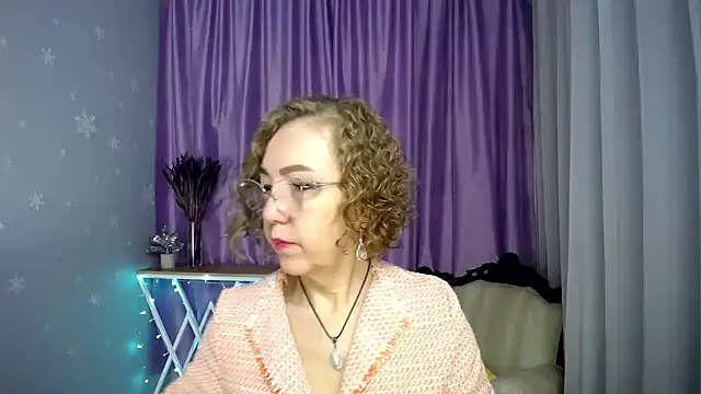 Snapshot of queen_a_n_i chatting on June 19, 2026, 6:07 am queen a n i online show from June 19, 2026, 6:07 am