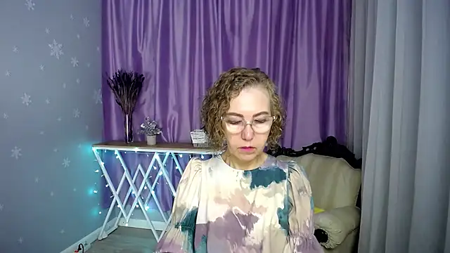 Snapshot of queen_a_n_i chatting on June 20, 2026, 5:54 am queen a n i online show from June 20, 2026, 5:54 am