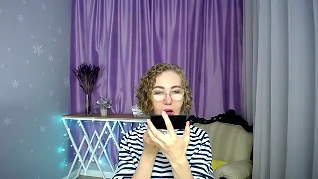 Snapshot of queen_a_n_i chatting on June 24, 2026, 6:34 am queen a n i online show from June 24, 2026, 6:34 am