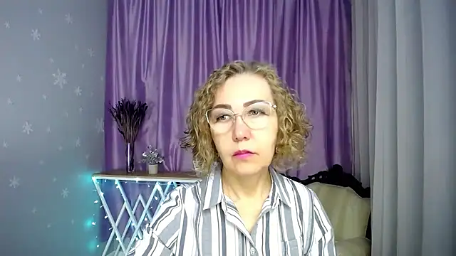 Snapshot of queen_a_n_i chatting on June 25, 2026, 8:08 am queen a n i online show from June 25, 2026, 8:08 am