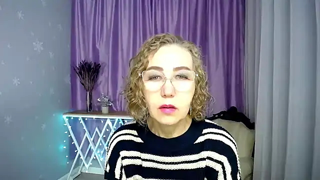 Snapshot of queen_a_n_i chatting on July 2, 2026, 9:48 am queen a n i online show from July 2, 2026, 9:48 am