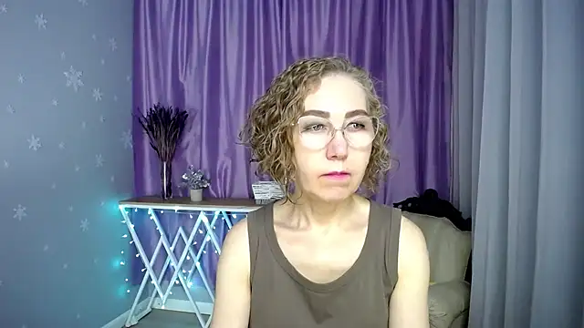 Snapshot of queen_a_n_i chatting on July 3, 2026, 7:26 am queen a n i online show from July 3, 2026, 7:26 am