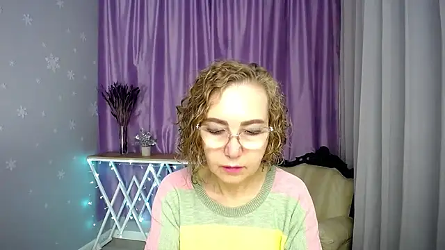 Snapshot of queen_a_n_i chatting on July 4, 2026, 7:03 am queen a n i online show from July 4, 2026, 7:03 am