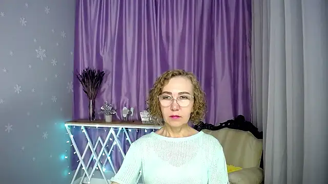 Snapshot of queen_a_n_i chatting on July 5, 2026, 8:43 am queen a n i online show from July 5, 2026, 8:43 am