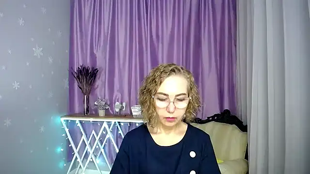 Snapshot of queen_a_n_i chatting on July 8, 2026, 8:52 am queen a n i online show from July 8, 2026, 8:52 am