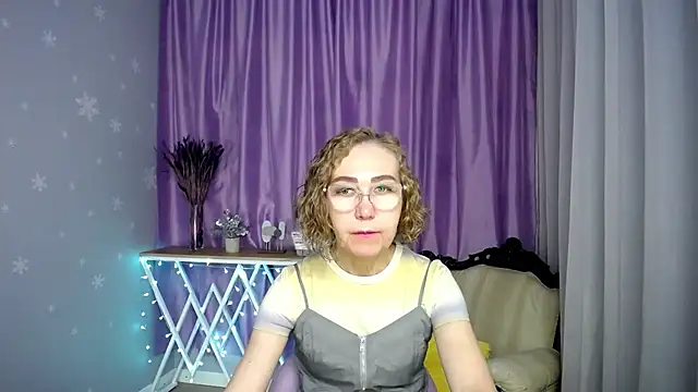 Snapshot of queen_a_n_i chatting on July 12, 2026, 8:27 am queen a n i online show from July 12, 2026, 8:27 am