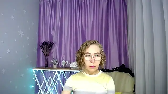 Snapshot of queen_a_n_i chatting on July 13, 2026, 7:11 am queen a n i online show from July 13, 2026, 7:11 am