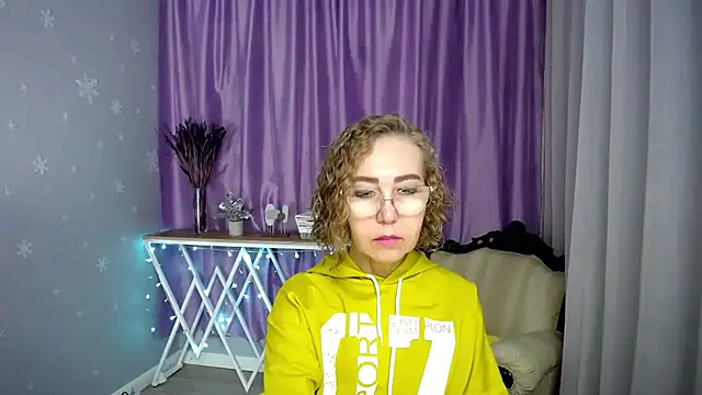 Snapshot of queen_a_n_i chatting on July 14, 2026, 12:22 pm queen a n i online show from July 14, 2026, 12:22 pm