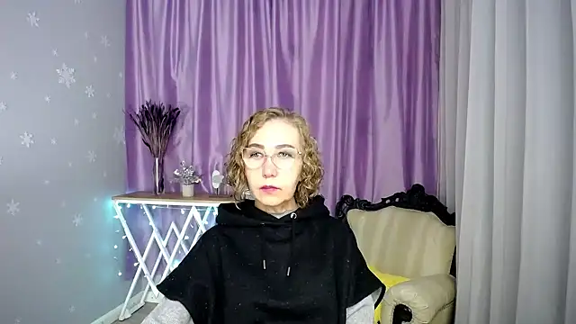 Snapshot of queen_a_n_i chatting on July 18, 2026, 8:18 am queen a n i online show from July 18, 2026, 8:18 am