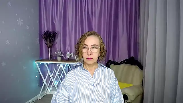 Snapshot of queen_a_n_i chatting on July 22, 2026, 6:16 am queen a n i online show from July 22, 2026, 6:16 am