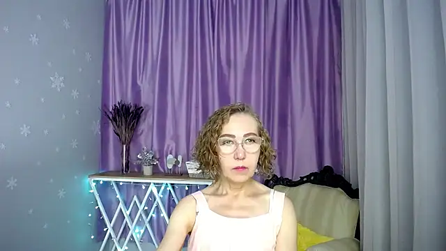 Snapshot of queen_a_n_i chatting on July 25, 2026, 7:28 am queen a n i online show from July 25, 2026, 7:28 am