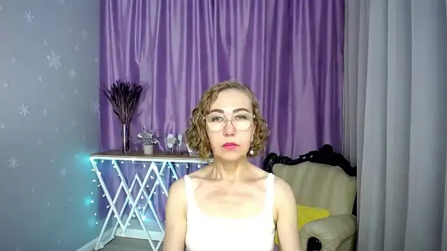 Snapshot of queen_a_n_i chatting on July 27, 2026, 10:00 am queen a n i online show from July 27, 2026, 10:00 am