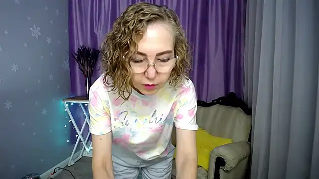 Snapshot of queen_a_n_i chatting on July 28, 2026, 5:58 am queen a n i online show from July 28, 2026, 5:58 am