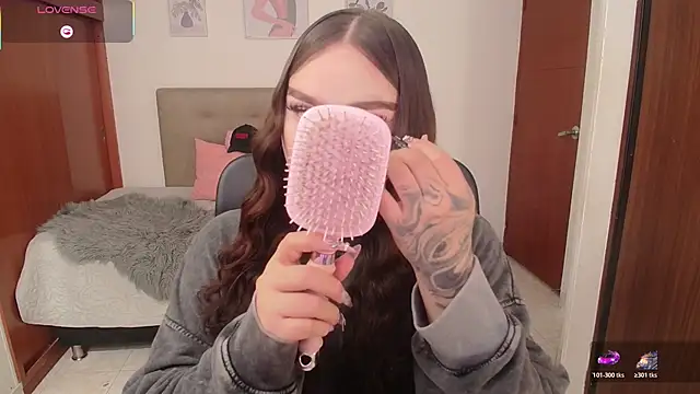 Miley Baker online show from December 5, 2025, 2:47 pm