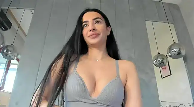 Snapshot of Naila18 chatting on January 8, 2025, 6:52 am Naila18 online show from January 8, 2025, 6:52 am