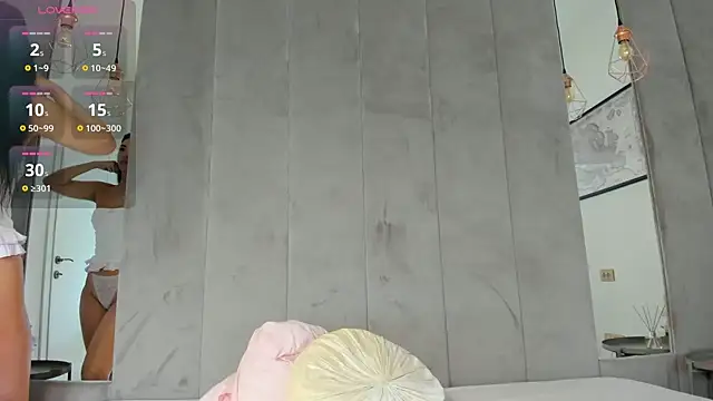 Snapshot of Naila18 chatting on September 13, 2025, 7:19 am Naila18 online show from September 13, 2025, 7:19 am