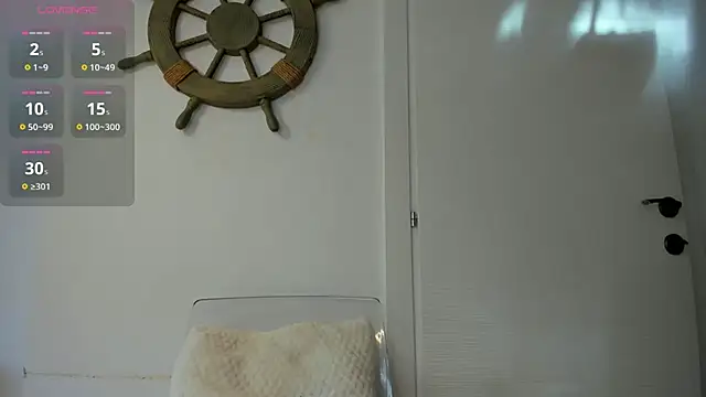 Snapshot of Naila18 chatting on September 19, 2025, 6:48 am Naila18 online show from September 19, 2025, 6:48 am