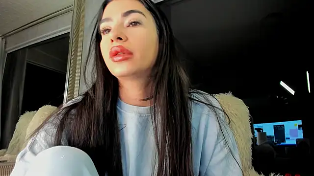 Naila18 online show from January 13, 2026, 4:18 am