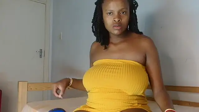 Snapshot of BlondQ2003 chatting on September 19, 2025, 11:38 pm BlondQ2003 online show from September 19, 2025, 11:38 pm