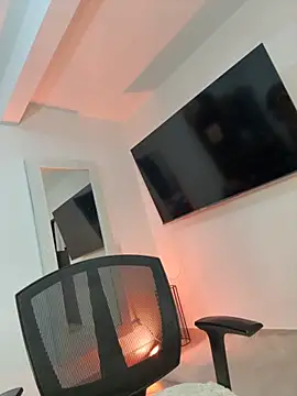 kem hott online show from October 10, 2025, 4:55 am