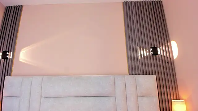 EYMI TOMSOM online show from February 8, 2025, 5:39 pm