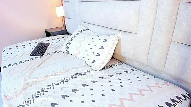 EYMI TOMSOM online show from February 24, 2025, 11:43 am