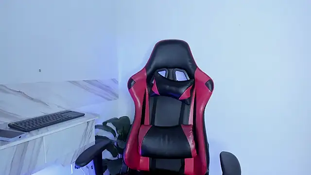 Snapshot of _liathompsom09 chatting on January 13, 2025, 12:02 pm liathompsom09 online show from January 13, 2025, 12:02 pm