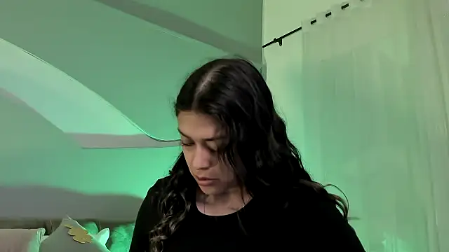 Nicolle W online show from March 17, 2025, 6:42 pm