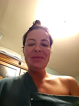 Snapshot of RebeccaXO_ chatting on April 24, 2026, 4:48 am RebeccaXO online show from April 24, 2026, 4:48 am