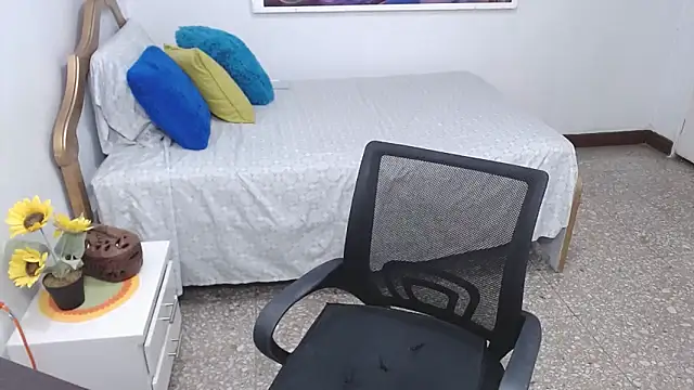 Snapshot of emiliaa_hot chatting on December 1, 2024, 11:47 pm emiliaa hot online show from December 1, 2024, 11:47 pm