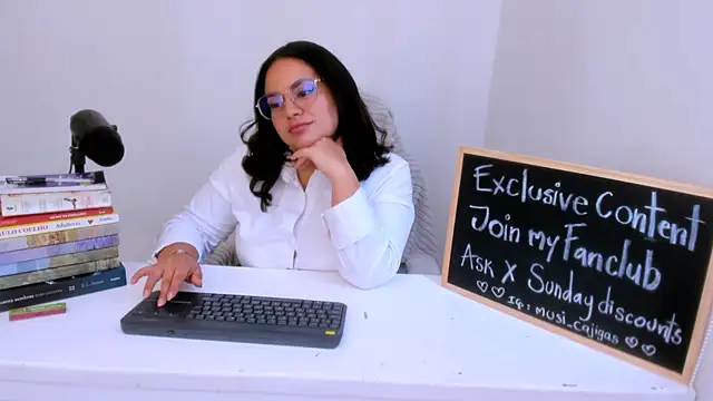 Snapshot of susy_angel chatting on June 7, 2026, 7:06 pm susy angel online show from June 7, 2026, 7:06 pm