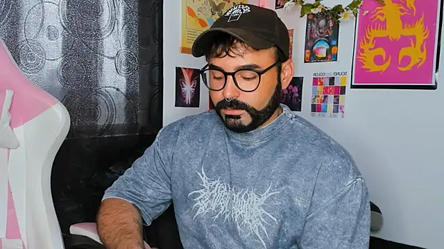 Snapshot of johnnyalx chatting on March 1, 2025, 7:37 pm johnnyalx online show from March 1, 2025, 7:37 pm