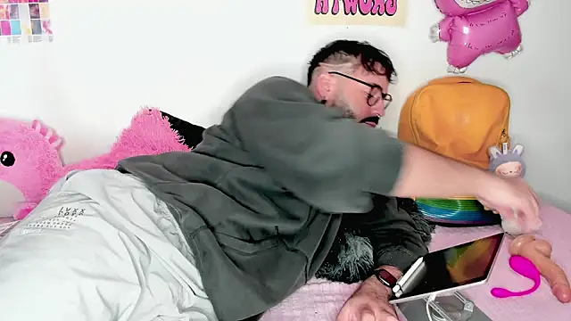 Snapshot of johnnyalx chatting on December 1, 2025, 7:19 pm johnnyalx online show from December 1, 2025, 7:19 pm