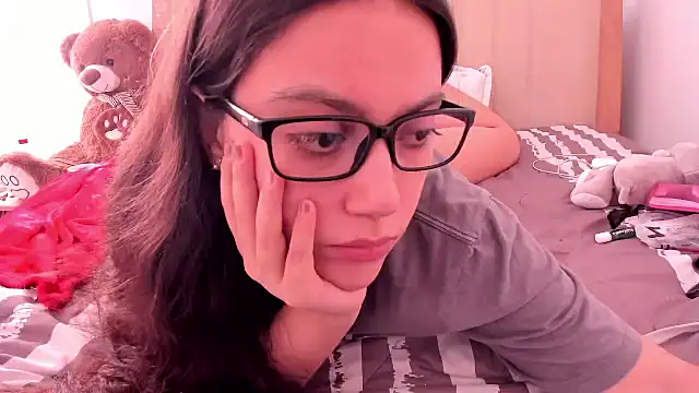 Snapshot of roniewester chatting on May 18, 2026, 2:45 pm roniewester online show from May 18, 2026, 2:45 pm