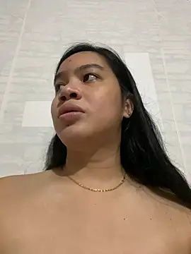 Snapshot of Hebefemme chatting on March 5, 2025, 1:06 pm Hebefemme online show from March 5, 2025, 1:06 pm