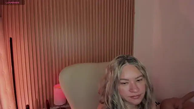 MarianL0ve online show from February 26, 2025, 10:47 am