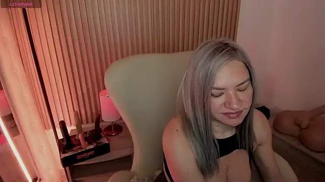 MarianL0ve online show from February 28, 2025, 10:52 am