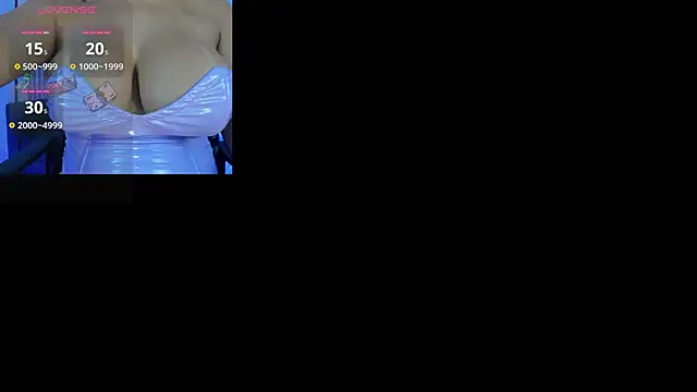 LeahJones  online show from January 28, 2025, 11:07 pm