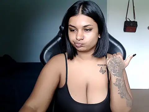 layla amin online show from March 15, 2026, 6:52 am