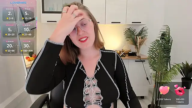 Snapshot of Charmy_Gracy chatting on April 24, 2026, 11:01 am Charmy Gracy online show from April 24, 2026, 11:01 am