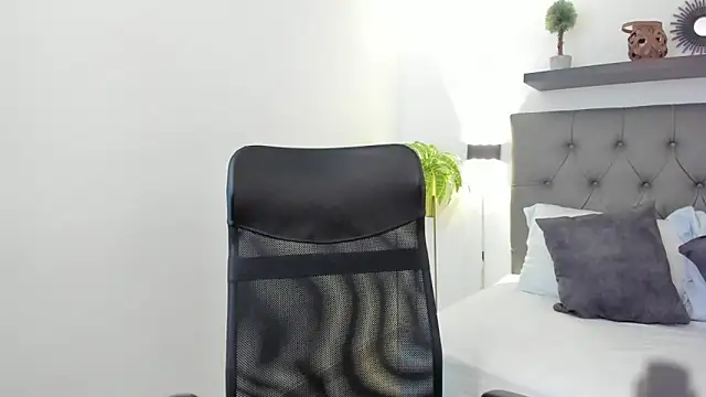 bella 99  online show from April 15, 2026, 11:28 am