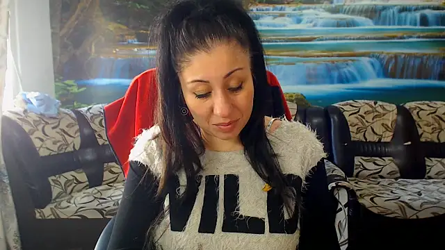 Snapshot of MoistMady chatting on March 4, 2026, 12:44 pm MoistMady online show from March 4, 2026, 12:44 pm
