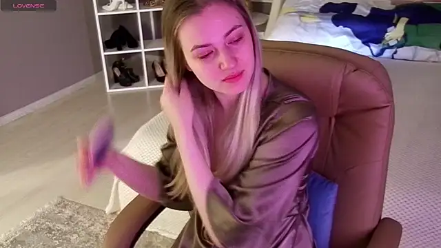 elinanortas online show from October 2, 2025, 1:12 am