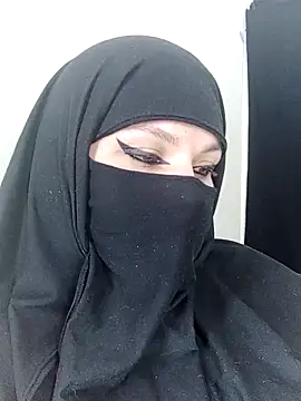 evelyn  salah online show from October 21, 2025, 10:10 pm