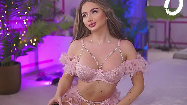 Snapshot of AshleySinn chatting on January 5, 2025, 9:57 pm AshleySinn online show from January 5, 2025, 9:57 pm