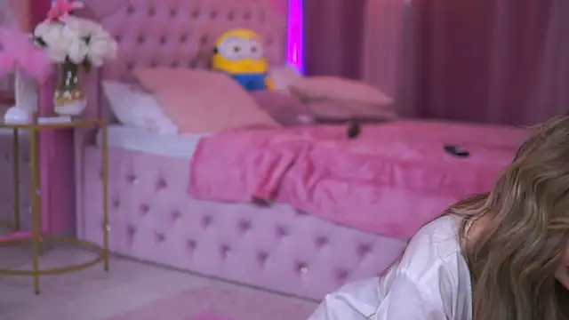 Snapshot of AshleySinn chatting on February 3, 2025, 9:29 pm AshleySinn online show from February 3, 2025, 9:29 pm